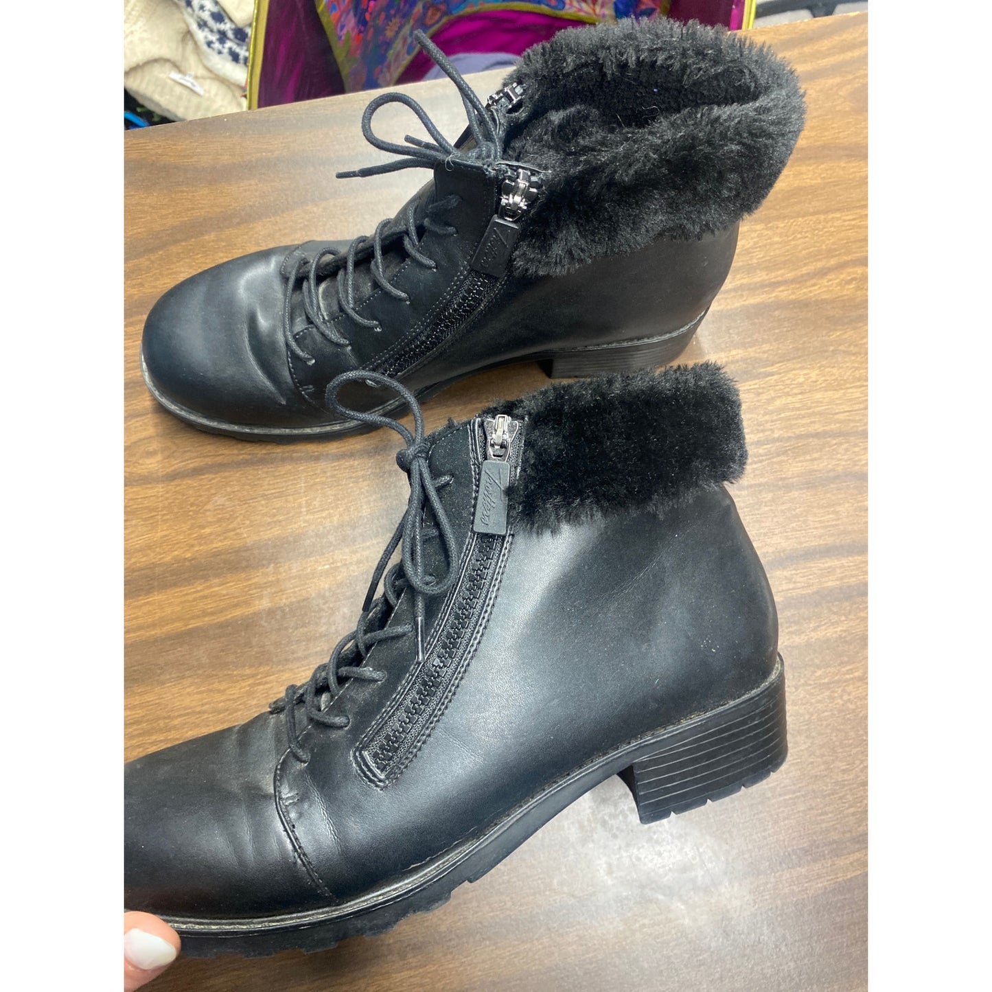 Trotters Women 9.5 Black Ankle Booties Fur Lined Combat Punk Whimsygoth Vintage