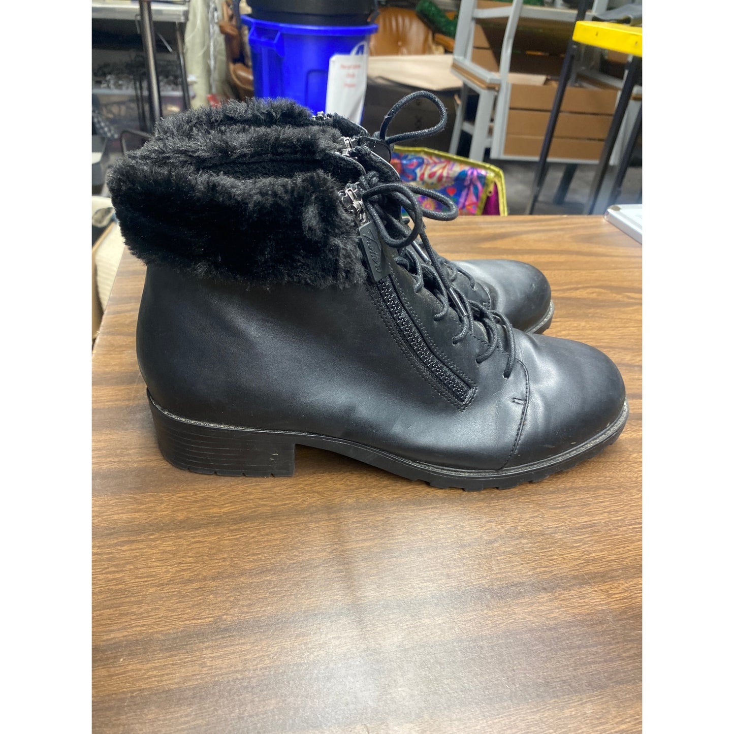 Trotters Women 9.5 Black Ankle Booties Fur Lined Combat Punk Whimsygoth Vintage