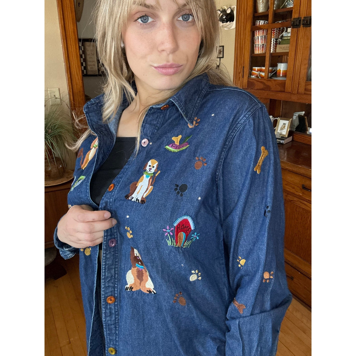 90 Quacker Factory Medium Denim Button Down Casual Shirt Dogs Novelty Embroidery