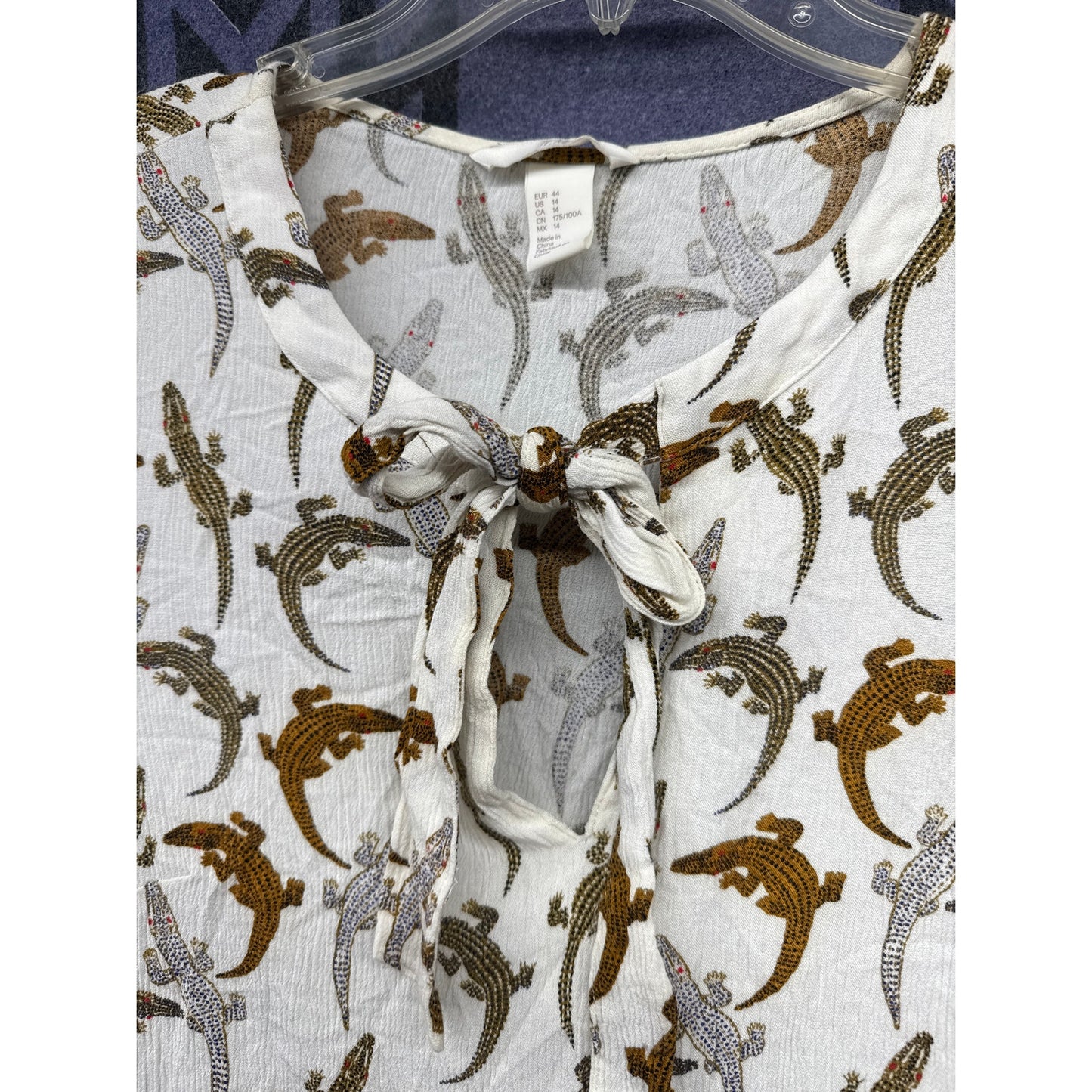 H&M Blouse Bow 14 Alligator Novelty Print Twee Quirky Art Crocodile African