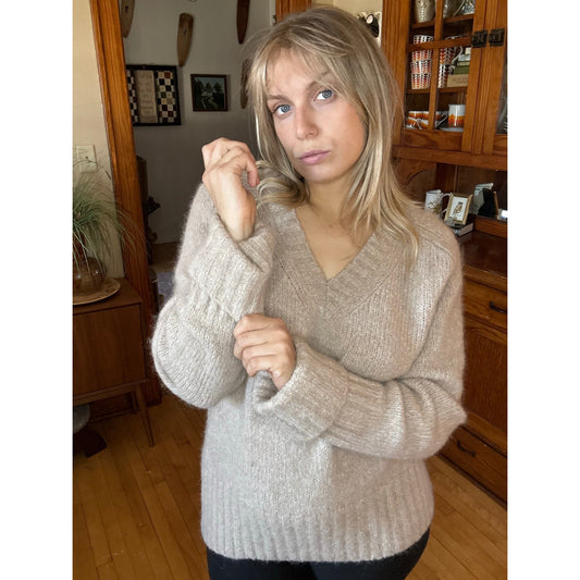 Banana Republic Large Sweater Alpaca Italian Yarn Beige Cozy Minimalistic Luxury