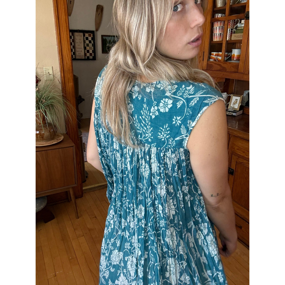 Vintage 70s Hawaii Adini Large Cotton Flowy Floral Earthy Pleated Hippie Dress
