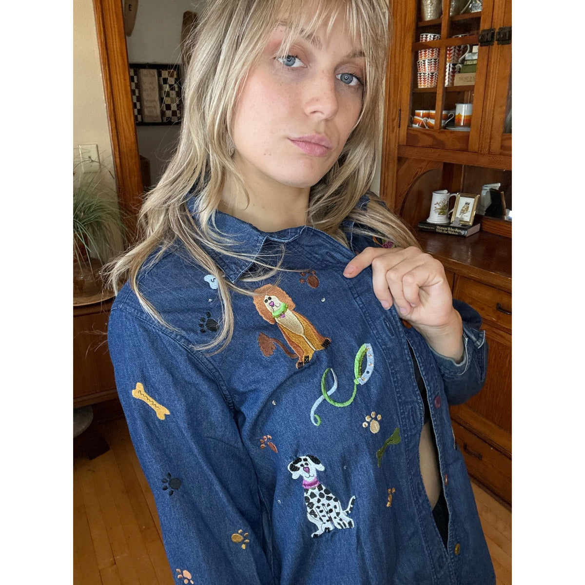 90 Quacker Factory Medium Denim Button Down Casual Shirt Dogs Novelty Embroidery