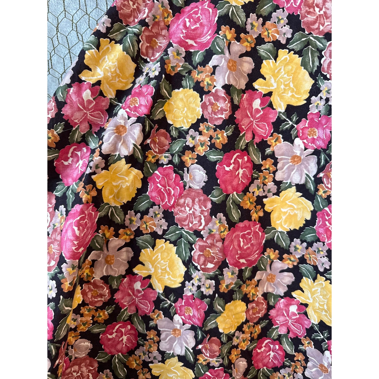 Vintage Knee Length Floral Wrap Skirt Flattering Roses Daisies Violets Summer