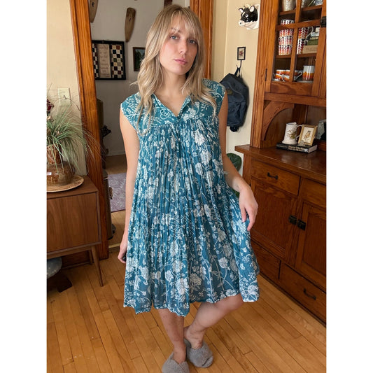 Vintage 70s Hawaii Adini Large Cotton Flowy Floral Earthy Pleated Hippie Dress