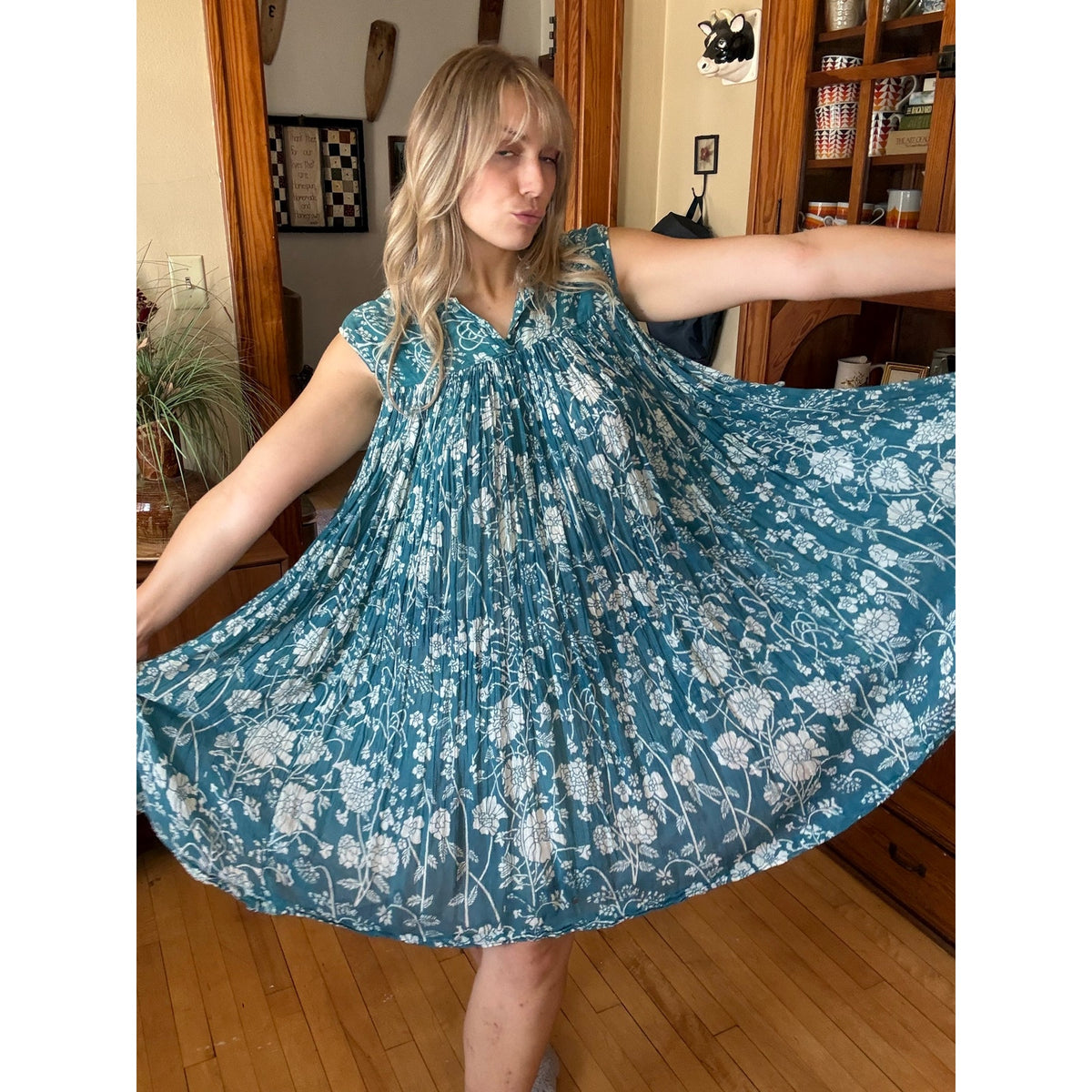 Vintage 70s Hawaii Adini Large Cotton Flowy Floral Earthy Pleated Hippie Dress