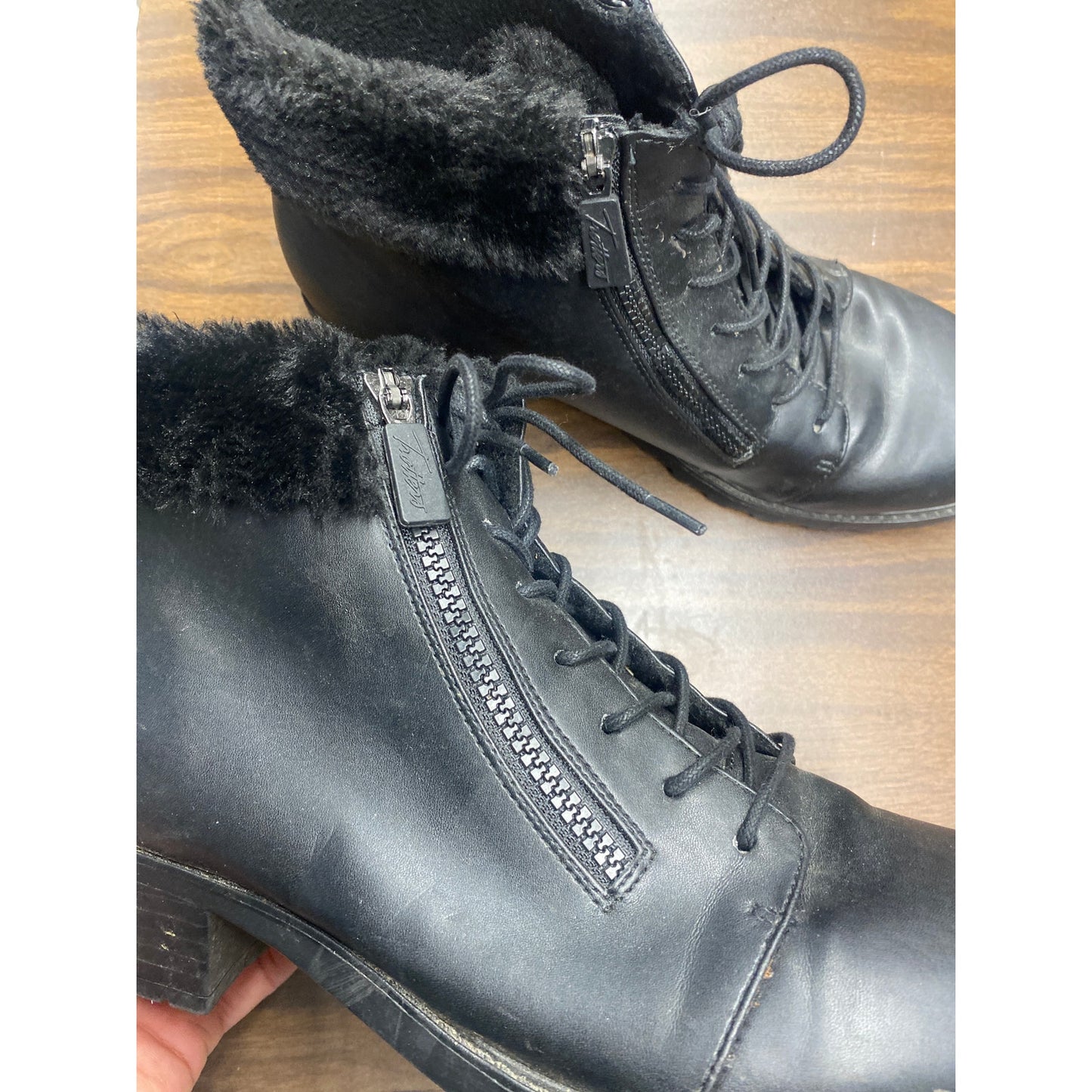 Trotters Women 9.5 Black Ankle Booties Fur Lined Combat Punk Whimsygoth Vintage
